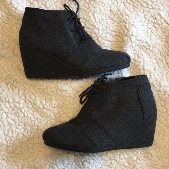 ✨ Toms Booties ✨ - Picture 2 of 9